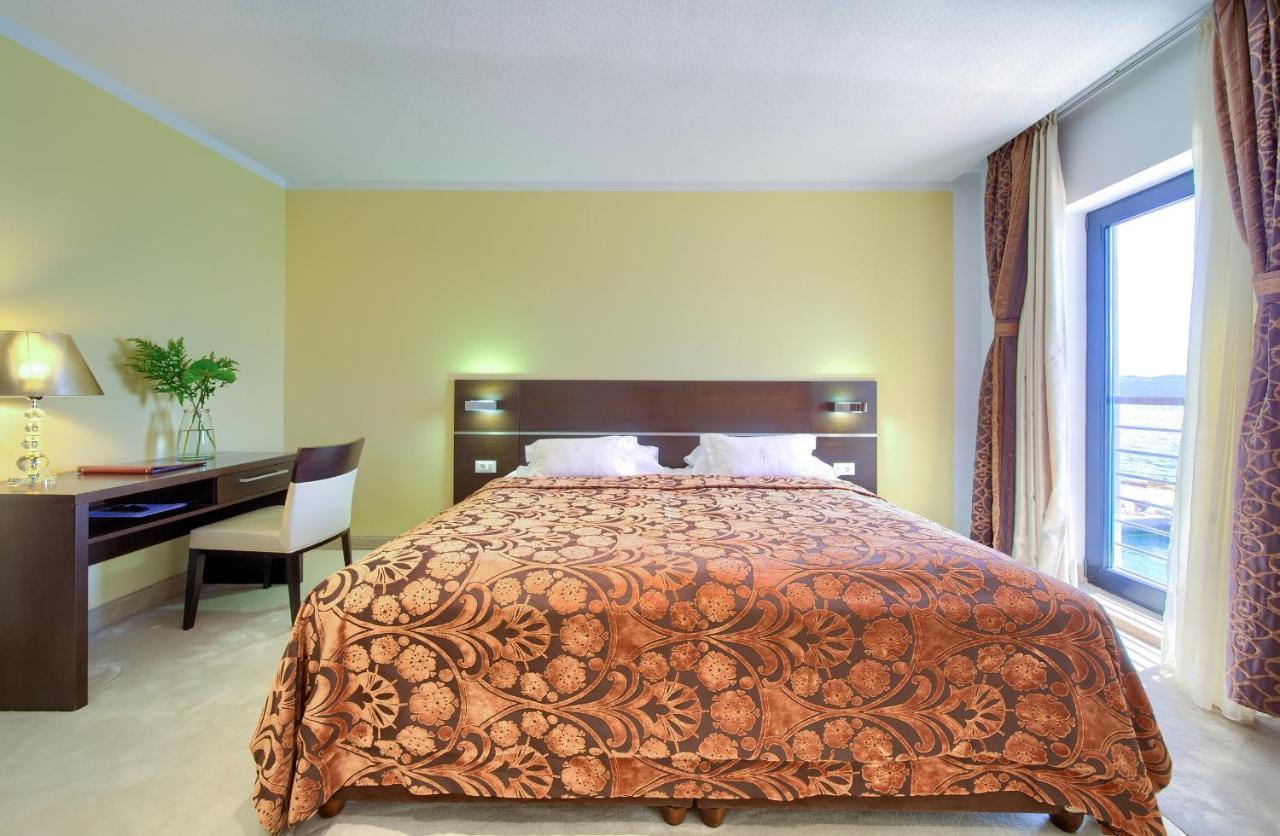 Hotel Marina Krk Town Exterior photo